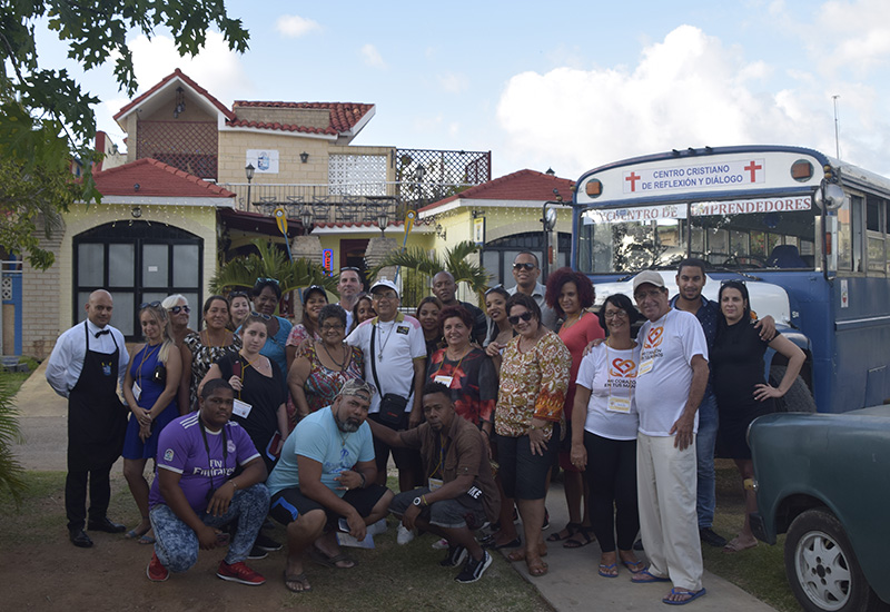 Un grupo de los participantes visitó el restaurante Waco's Club