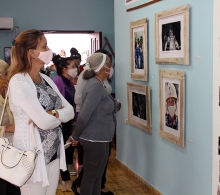 Esa especial comunicación entre espectador y creador, siempre a través de la creación, se manifestó en la exposición fotográfica Rompiendo esquemas
