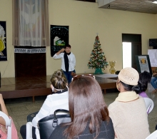 Intercambio sobre el autocuidado de la mujer con la cosmetóloga Maribel, propietaria de la peluquería La Diva, en la ciudad Matanzas