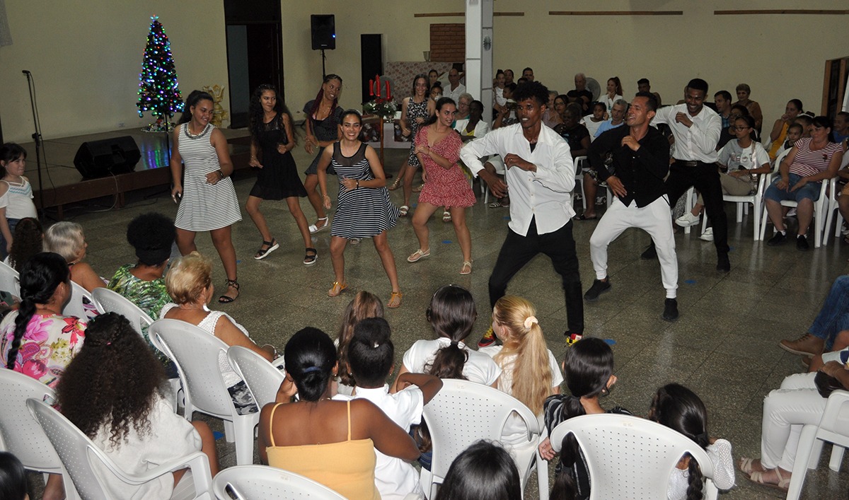Bailes populares cubanos (danzón, pilón, rueda de casino) ganaron los aplausos y alegría de los asistentes