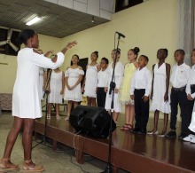 El coro infantil, guiado por la instructora de canto Kenia Molina, nos regaló excelentes canciones