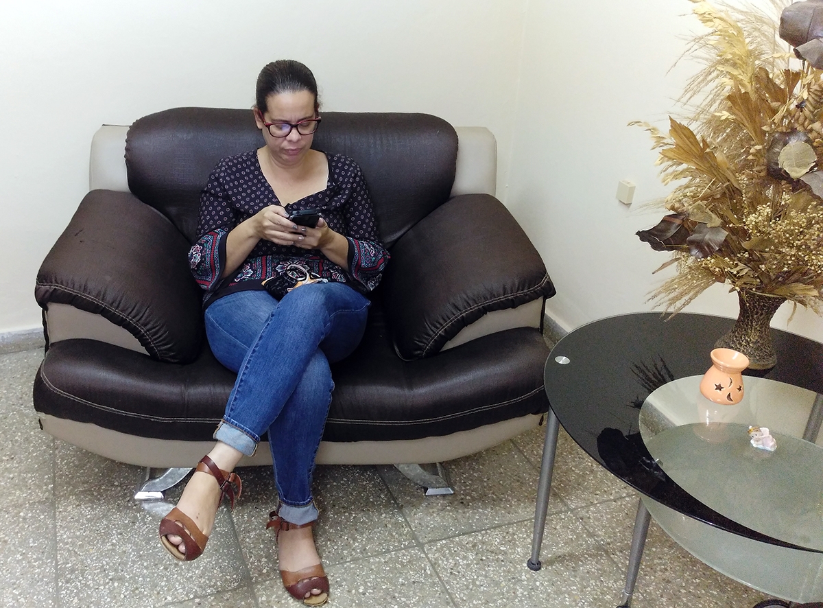 Beatriz Lima, coordinadora de la Pastoral para la Reflexión y el Diálogo, pendiente a los debates del Curso para líderes laicos