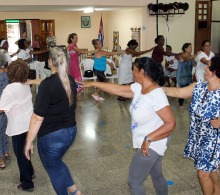 Después de aprender algunos pasos básicos, se bailó el tradicional son, el pilón, casino y hasta una rumbita