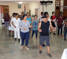 Para soltar parte de las cargas cotidianas, se realizó una bailoterapia facilitada por el instructor Yudier Ricardo