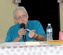 Los comentarios del sacerdote jesuita Alberto García, como siempre, inspiraron al público