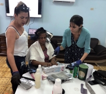 También se enseñaron, paso a paso, los aspectos básicos para la coloración del cabello, los tipos de producto que pueden ser empleados, así como algunas técnicas y procedimientos