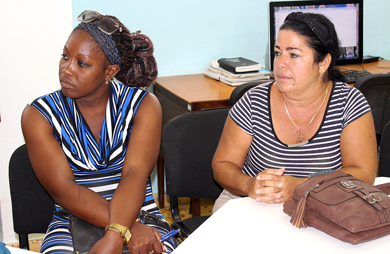 Yaimaralis Aldazabal (izquierda) y Xiomara Ulloa, colaboran regularmente con el CCRD-C