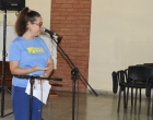 Beatriz Lima, Coordinadora de la Pastoral para la reflexión y el diálogo, da la bienvenida a los participantes