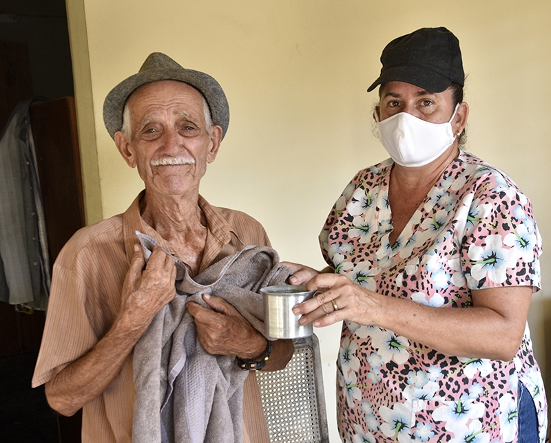 Ejerciendo la labor diaconal. Lilian Riverón Valdés, asistente social