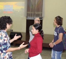 Algunos jóvenes se interesaron por conocer sobre el camino de la actuación y acudieron con Julio Hervis