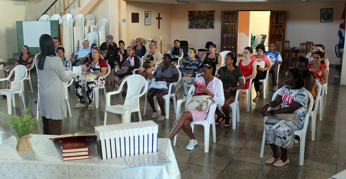Denise Lima, una de las facilitadoras del curso, reconoció el esfuerzo de todas para asistir a los encuentros y las felicitó