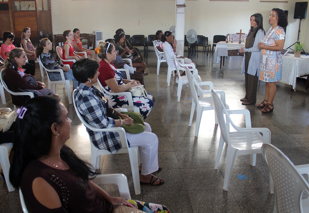 Yenia Pupo, coordinadora del Programa Académico del CCRD-Cuba, felicitó a las asistentes por haber culminado el curso