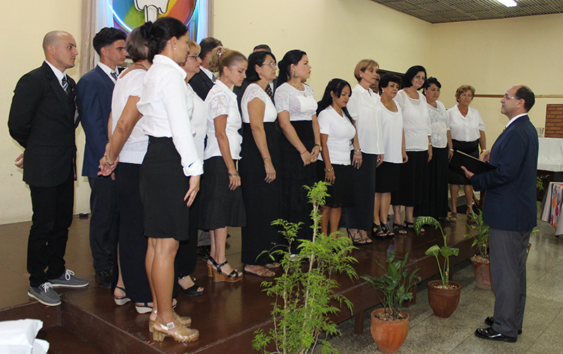 Coro de la II Iglesia Bautista de Cárdenas bajo la dirección del pastor Samuel I. Hernández González