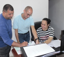 Lic. Diesnel Santos vicedirector del CCRD-Cuba en la firma de convenio de colaboración con el Hogar de Ancianos