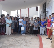 Rita M. García Morris lee las palabras de última voluntad del Reverendo Raimundo