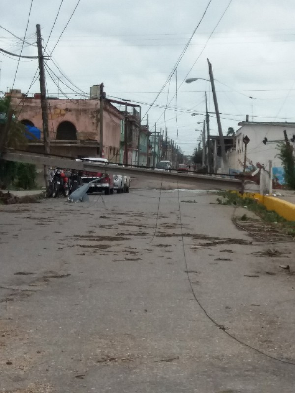 Huracán_Irma_Poste_de_electricidad_derribado_Parque_de_los_Mártires_frente_a_la_Funeraria_1_