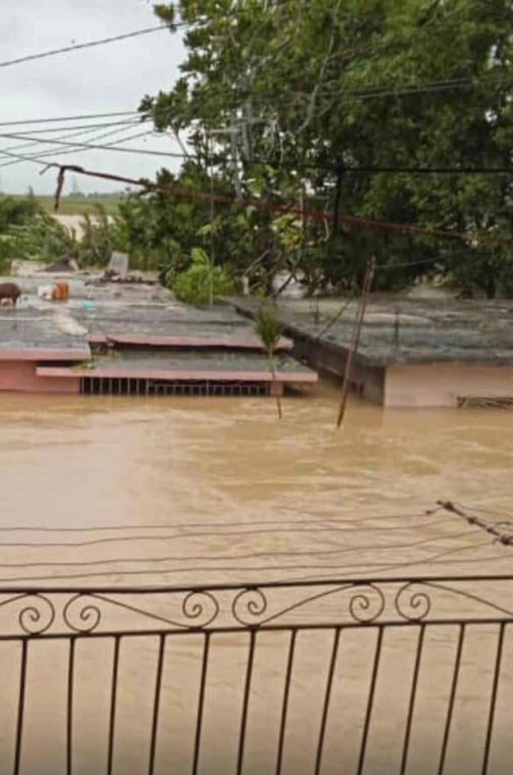 Huracán Melissa, inundación severa que provoca perdidas totales dentro de las viviendas