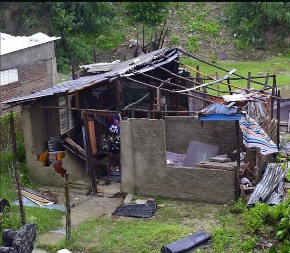 Huracán Melissa, Casa sin techo y derrumbe parcial