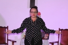 La Helen Alving de la obra teatral Espectros, en esta versión se nombra Cristina. La representa Lourmary Rodríguez, especialista del departamento Publicaciones