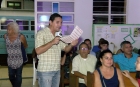 Osmany Fernández, vicecordinador de Proyectos en el CCRD-C, representa al periodista que indaga a quién le corresponde la razón, si al Dr. Stockmann o a la funcionaria