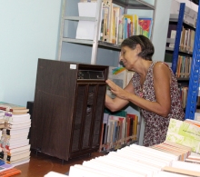 En el CCID especialista del Departamento de Economía durante el proceso de inventario de activos fijos