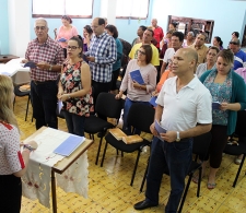 Durante el himno Estamos juntos para adorar al señor