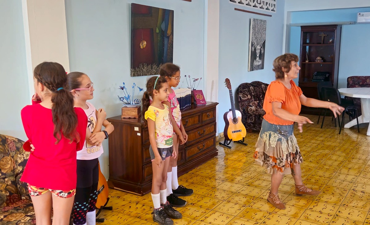 María C. Rosario, profesora de teatro, tuvo el papel de narradora
