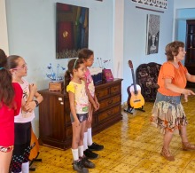 María C. Rosario, profesora de teatro, tuvo el papel de narradora