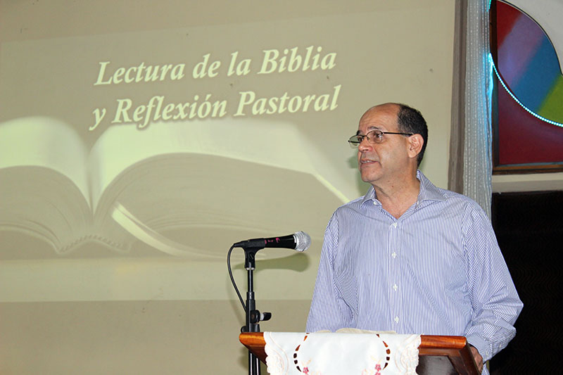 Rev. Samuel Hernández, durante la Reflexión pastoral
