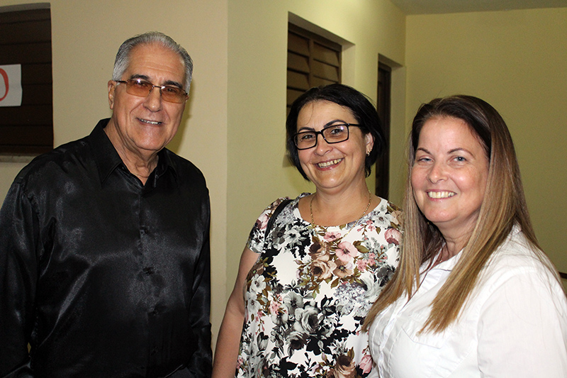 Pastora Yodalis Santiago (derecha) junto a Rita M. García y Pedro González, Directora Ejecutiva y Coordinador General del CCRD-C respectivamente