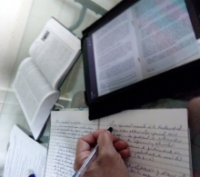 Previo a cada encuentro, se estudia el tema a partir de la bibliografía orientada
