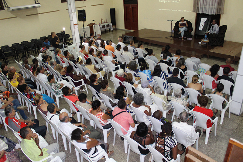 Público asistente a la actividad Salón Central del CCRD-C