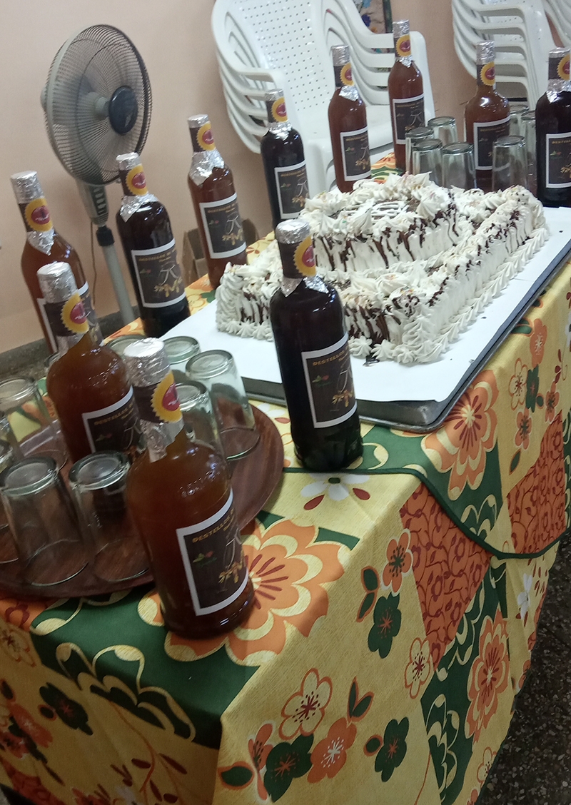 Presentación y lanzamiento del vino afrodisíaco Destellos de besos, hecho con base de aguacate