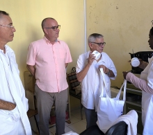 El donativo consiste en varios frascos de pasta de electrodo de neurodiagnóstico conductivo para ECG