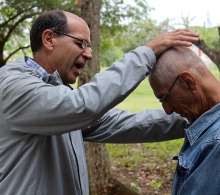 El pastor Samuel Hernández agradeció la presencia del Rev. Raimundo en nuestras vidas