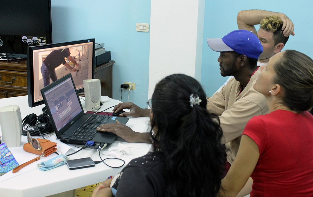 Durante uno de los talleres de realización de audiovisuales