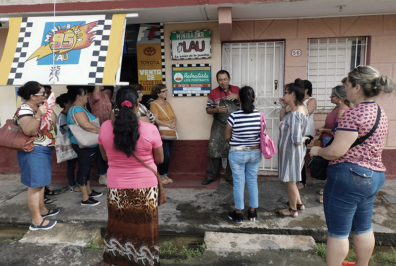 Jorge Sergio Rufín, dueño del Minibazar Lau, habla sobre los orígenes de su negocio a mujeres emprendedoras