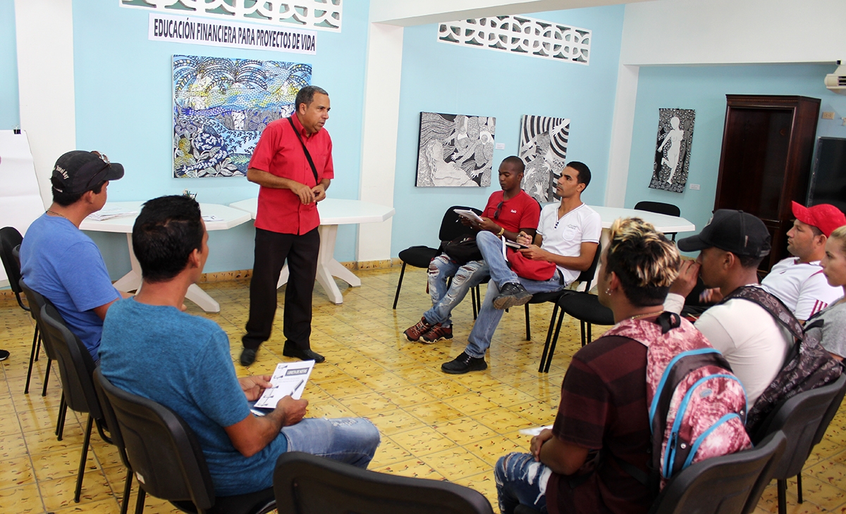 Capacitación y asesoramiento a emprendedores es parte de nuestras líneas del trabajo comunitario