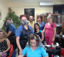 Estudiantes y equipo de colaboradores en el salón Diva