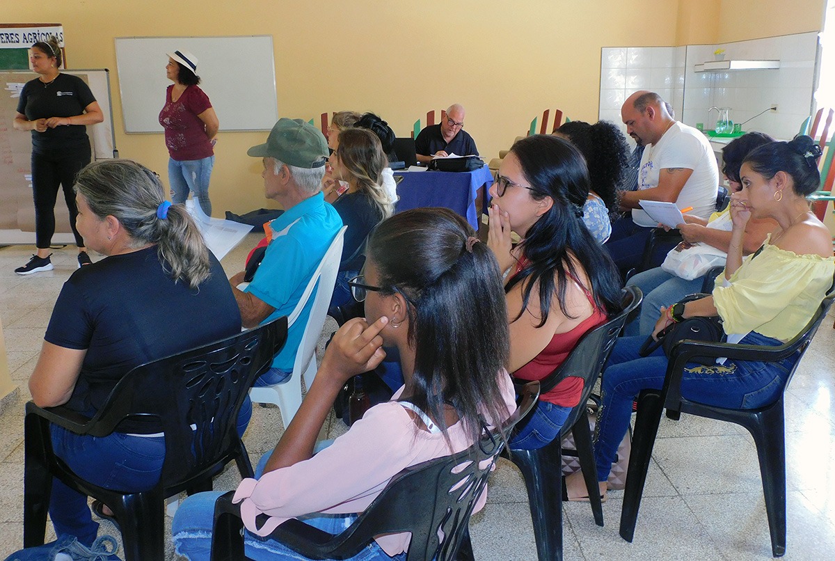 Encuentro con las facilitadoras donde se conversó sobre género