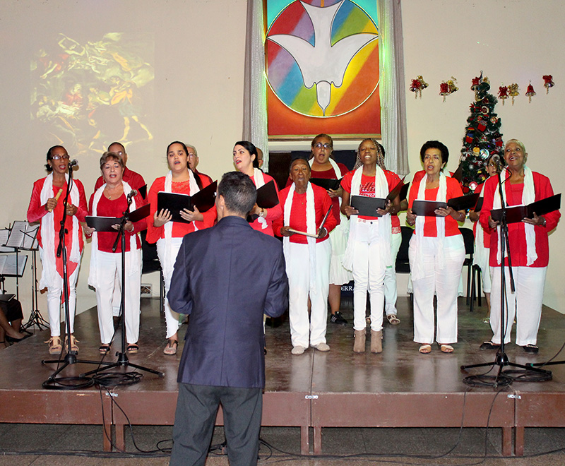 Coro de la I Iglesia Presbiteriana Reformada, dirigido por el pastor Alison Infante