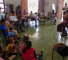 Actividad cultural con infantes y jóvenes en la biblioteca de Pedro Betancourt