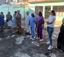 Asistentes a la inauguración del nuevo local