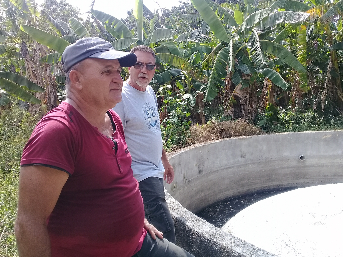 Recorrido de Alma Corona, oficial de la OMB y representantes de iglesias de la misión en Alemania, por plantas de biogás