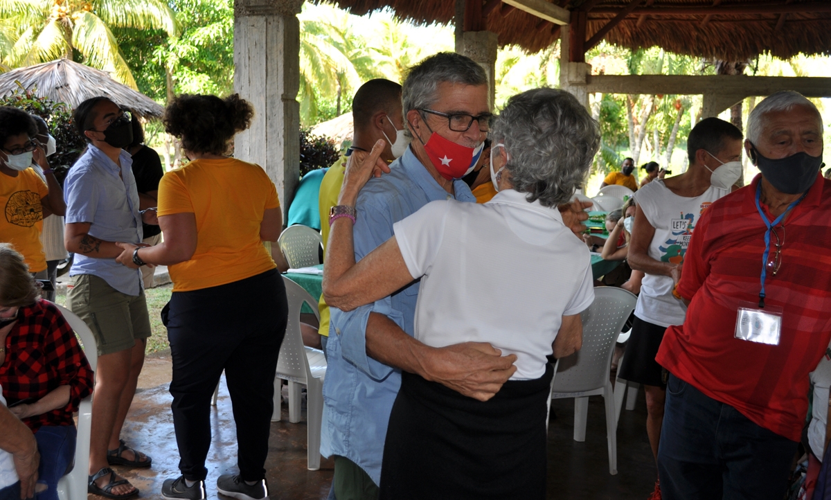 El baile, ante las interpretaciones de excelente música cubana, no se hizo esperar