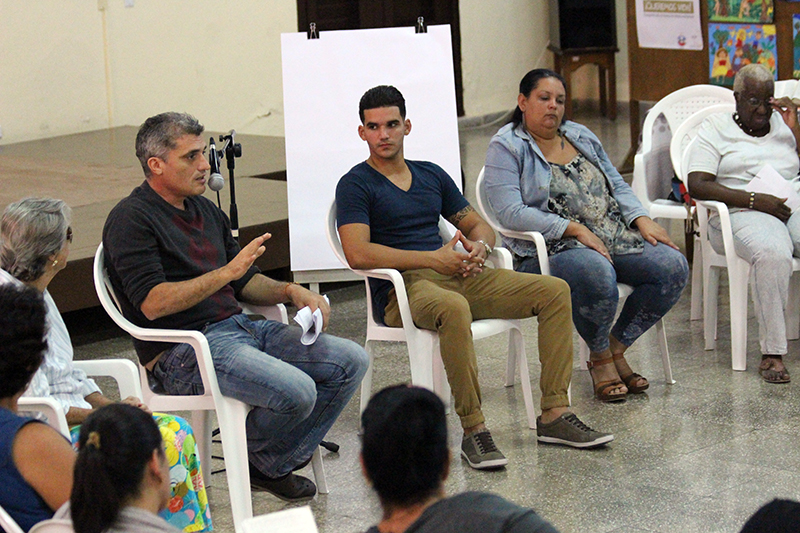 Abordaje de la temática Escucha orientada a las soluciones, facilitado por Frank Velázquez (especialista del programa Académico)