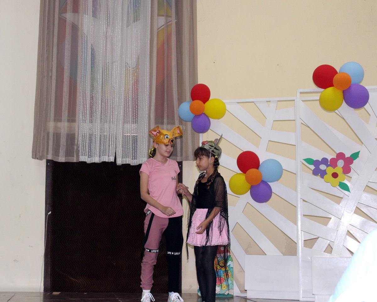 Arainis y Liliana actuaron en la obra de teatro preparada por nuestra profesora Deibys Guanche