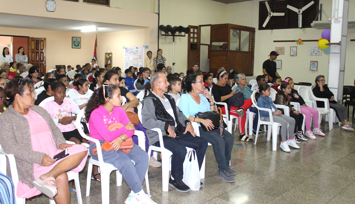El público asistente, que repletó el salón central del CCRD-Cuba, pudo disfrutar de una emotiva Gala de Premiación