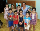 Participantes en el concurso con su instructora de arte Yanet Martín