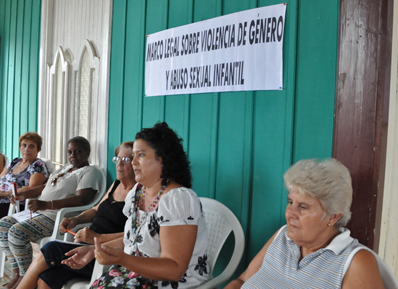 Intercambio entre los asistentes y los profesionales del CCRD-C
